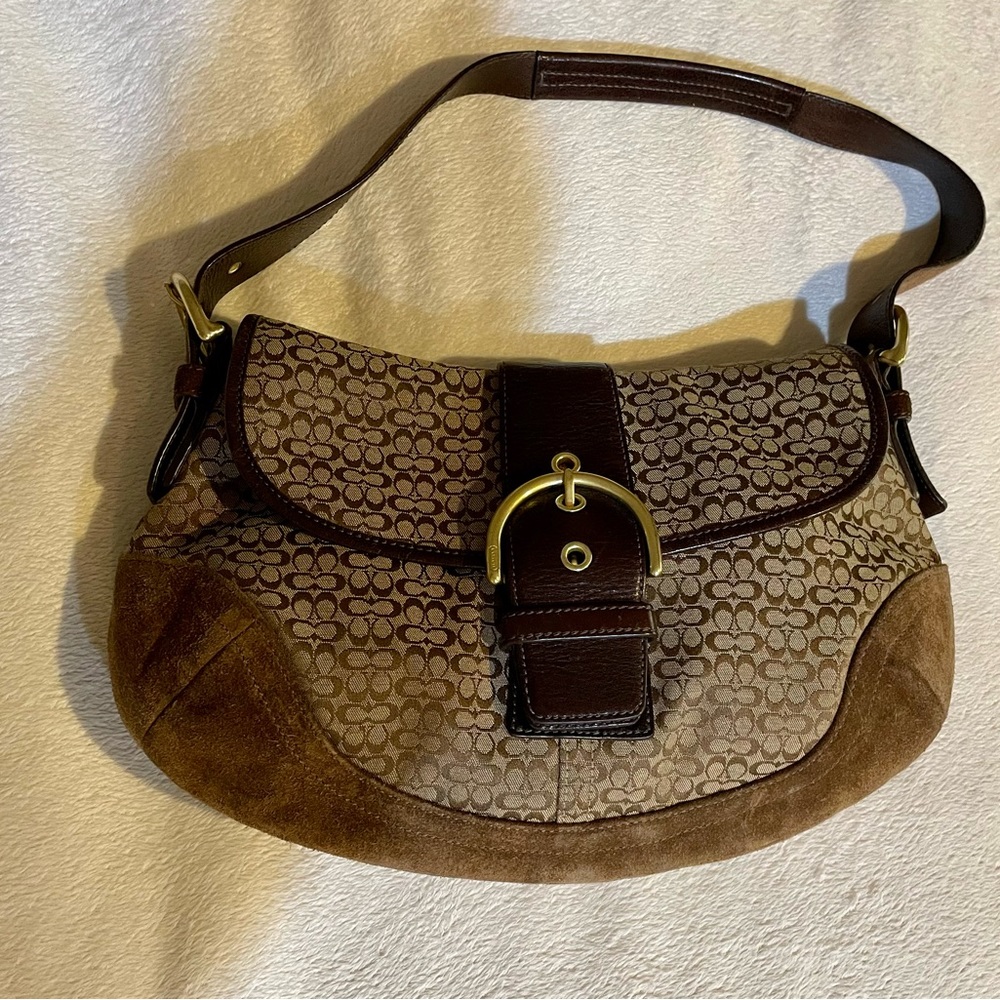Coach shoulder bag. Classy, In a very good condition. Only used couple of time.